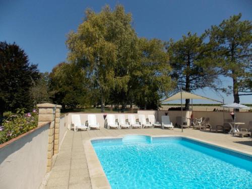 Angeduc Casa | Gîte spacieux avec piscine chauffée, jardin, WIFI et animaux admis - FR-1-653-273