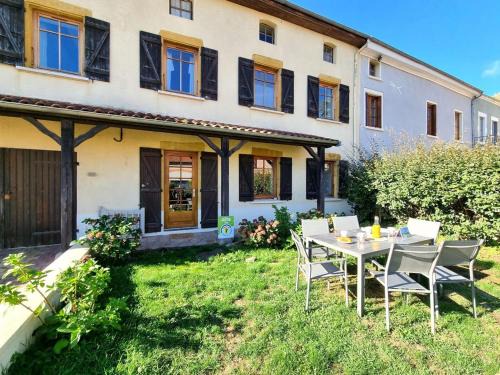 Saint-Haon-le-Chatel Casa | Gîte spacieux à Saint-Haon-le-Châtel, animaux acceptés - FR-1-496-371