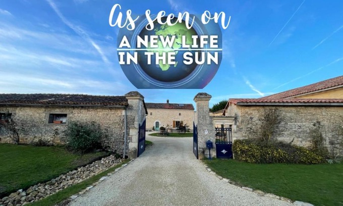 Vanzay Casa | Gîtes de Vanzay - Charming gîte - 3 bedrooms with Hot Tub