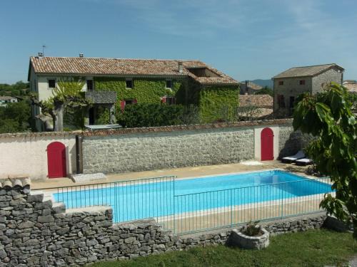 Joyeuse Casa | Gîtes la FENIERE, 110m2, 3 ch, charme, calme et nature, piscine chauffée, sud Ardèche