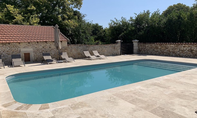 Bourrou Casa | Casas rurales del Château de Monciaux: Gîte des Pommiers1 habitación, tenis, piscina