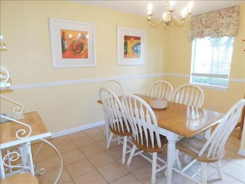 Demere Park Casa | G2 great extra glassed in dining area 3bed 2 5 bath very nice glassed in porch close to clubhouse