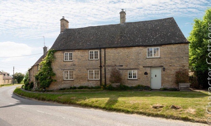 Churchill Cabaña | GABLES COTTAGE, pet friendly in Churchill, Oxfordshire