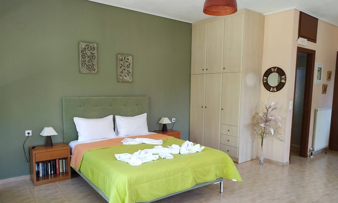 Petra Casa | Gaea Gardens Studios - Casa Iris