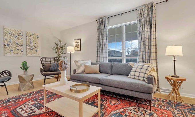 Gahanna Casa | Gahanna Farmhouse - 4 Bed 2 Bath - INTEL
