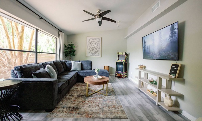 Gainesville Apartamento | Gainesville Gem: 2/2 Near Shops & Restaurants