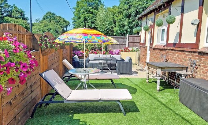 Chapel Saint Leonards Cabaña | Gainsborough Cottage