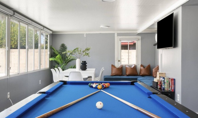 Southwest Anaheim Casa | Galactic Getaway:Close to Disney with Pool & Games