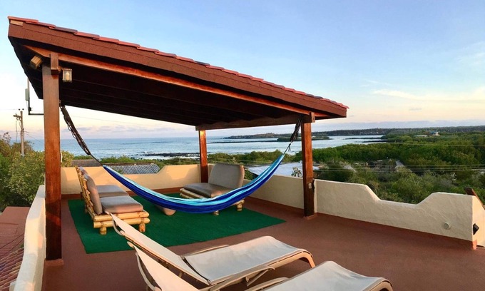 Puerto Ayora Casa | Galapagos Shangri-La pool footsteps to the beach