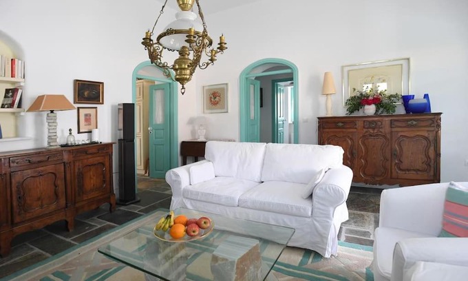 Exomvourgo Apartamento | Galatea House First floor with terraces