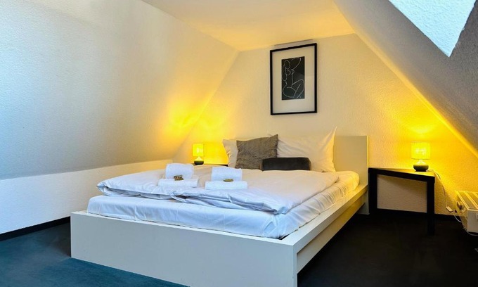Stadtmitte Apartamento | Galerie-Dachstudio- Ruhig & kompakt-Waschmaschine- WLAN- Parkplatz