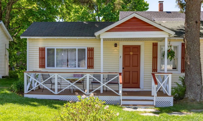 Hulls Cove Cabina | Gallagher's Travels Cabin Two (2 Bedroom)