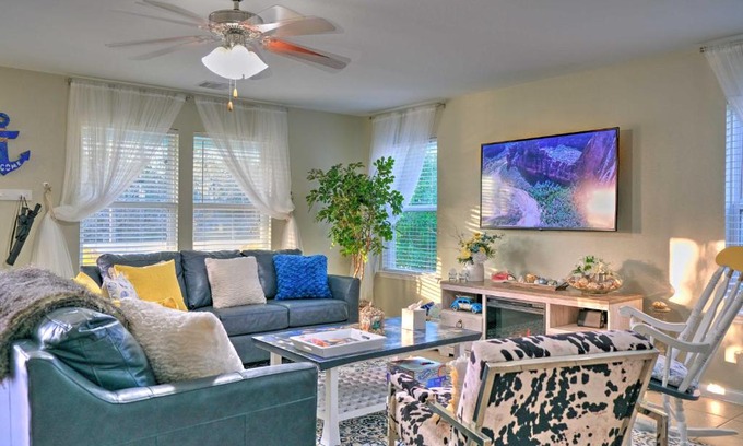 El Lago Casa | Galloping Seahorse Seabrook Home about 4 Mi to NASA!