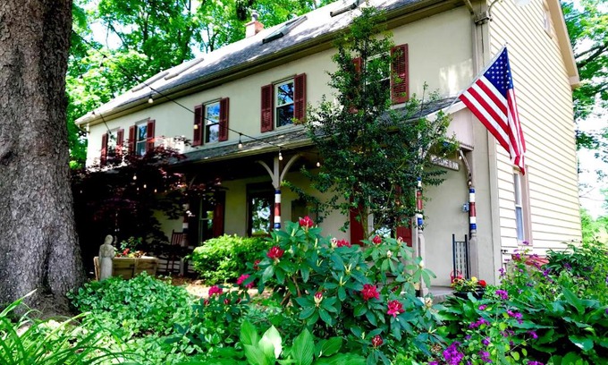 Pipersville Cama Y Desayuno | Galvanized America Inn & Art Gallery