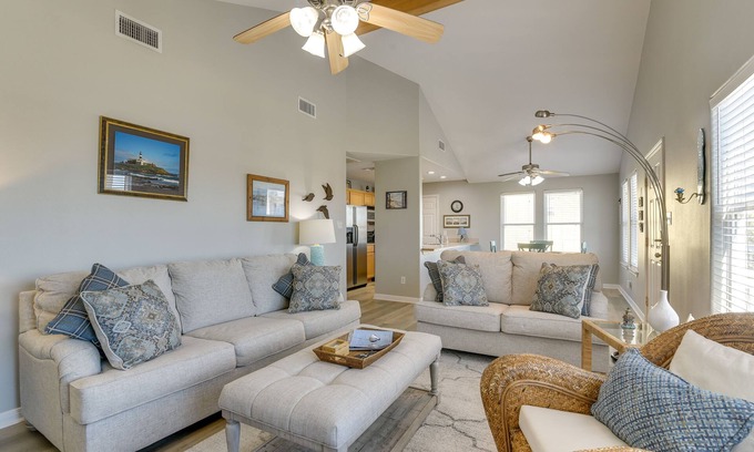 Pirates Beach Casa | Galveston Getaway: Spacious Home < 1 Mi to Beaches