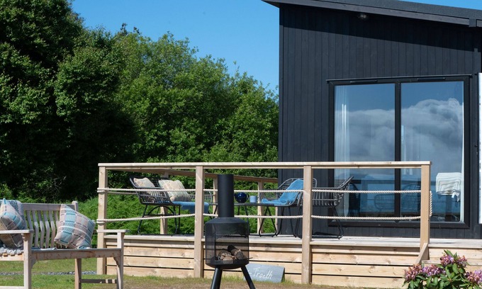 Dwyran Cabaña | GALWAD Y MOR, pet friendly, with a garden in Niwbwrch (Newborough)