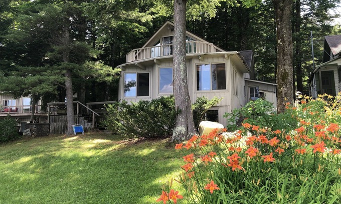 Galway Cabina | Galway Lake waterfront cabin with exceptional sunset views.