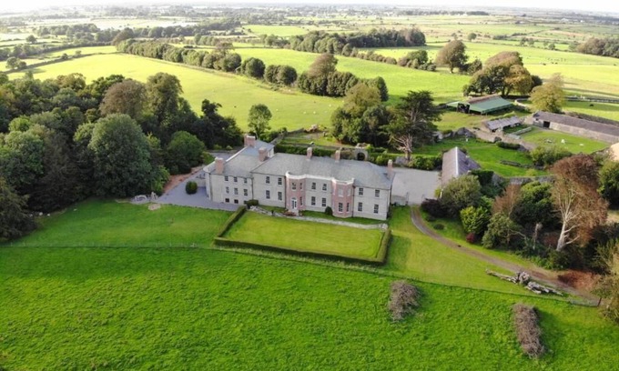 Tuam Otro | Galway's CastleHacket House King's Room