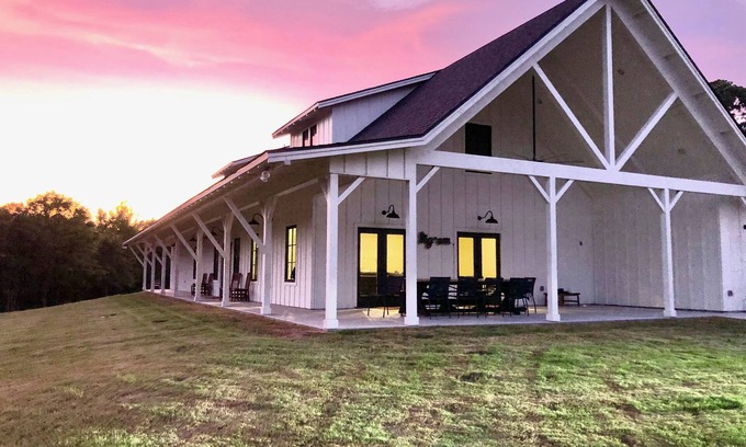 College Station Casa | Día de juego / Alquiler de grupos grandes en una hermosa propiedad de 30 acres. 7. 5 millas de TAMU