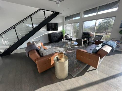 Central East Austin Apartamento | Game Day Penthouse Steps from UT Sports