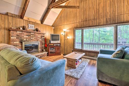 Pocono Lake Casa | Game Room and Fire Pit Tree-Lined Pocono Lake Cabin