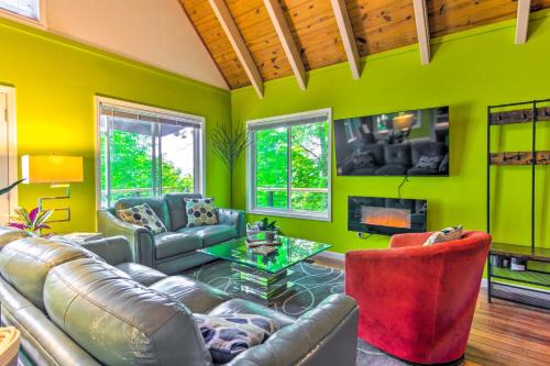 Lake Lure Casa | Game Room and Mountain Views Lake Lure Retreat!