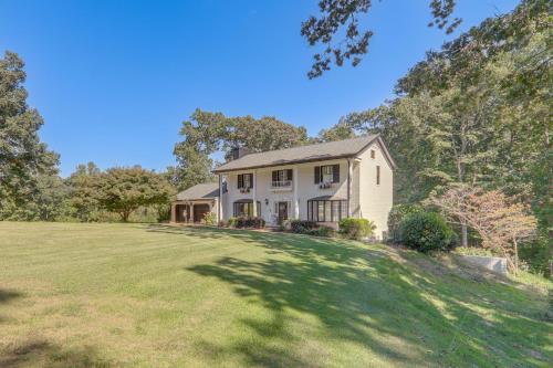 Gainesville Casa | Game Room and Pond Spacious Gainesville Getaway!