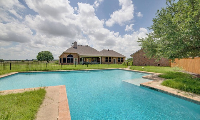Farmersville Casa | Game Room & Bar: Secluded Getaway in Farmersville