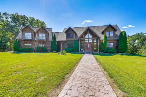 Climax Springs Casa | Game Room, Deck and Yard Lake of the Ozarks Retreat