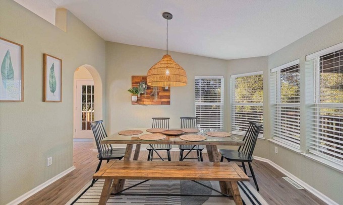Oakhurst Casa | Game room, fenced yard, mountain view & al fresco dining