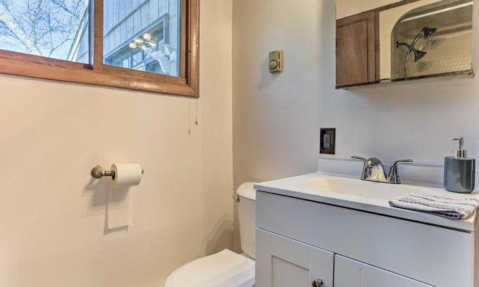 East Stroudsburg Casa | Game Room, Fire Pit Family-Friendly Poconos Haven