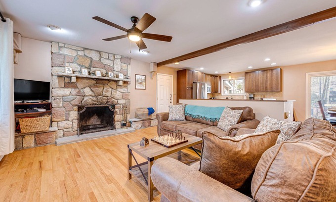 Pocono Pines Casa | Game Room & Fire Pit: Chic Pocono Pines Home!