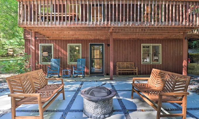Weaverville Casa | Game Room + Fire Pit: Weaverville Family Home!
