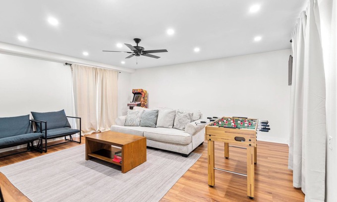 Norwalk Casa | Game Room & In-Unit Laundry - 15 Min to Disney!