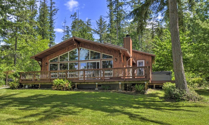 Anderson Island Casa | Game Room & Private Beach: Anderson Island Gem