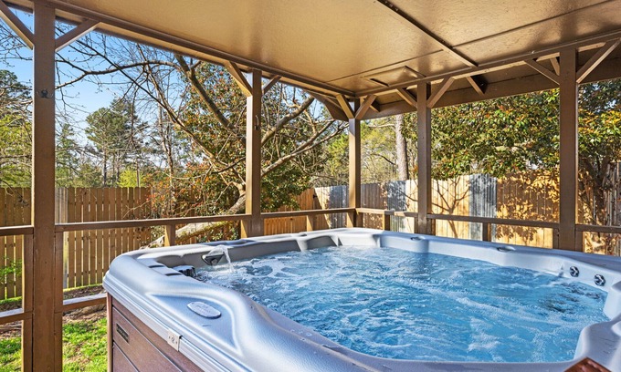 Ringold Cabina | Game Room with pool table and ping pong, hot tub, less than a mile from lake
