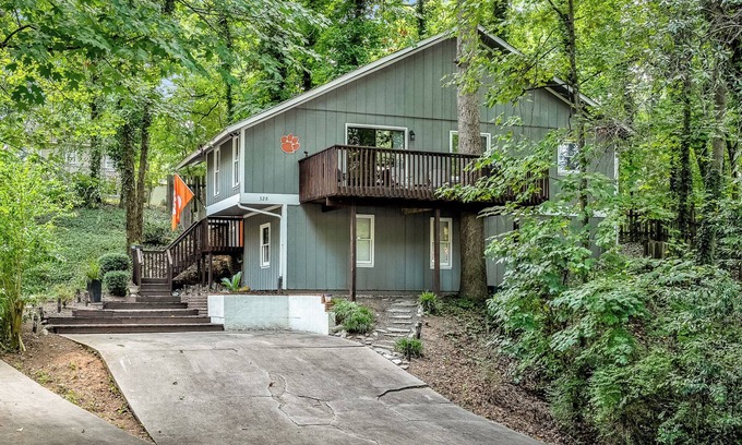 Clemson Casa | Gameday Getaway! - Less than 2 miles from Death Valley!