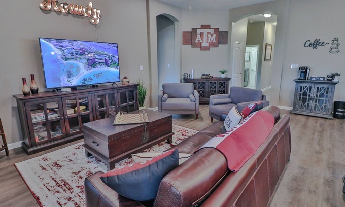 College Station Casa | Gameday or weekend getaway. Approx 6 miles from Kyle Field & Tx. A&M University
