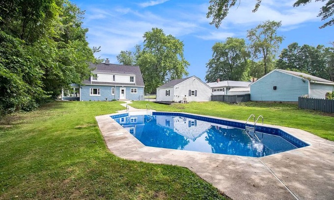 Saint Marys  Saint Joseph County Casa | *GameRoom*Pool*2663ft²*King Bed*65" TV*1000Mbps