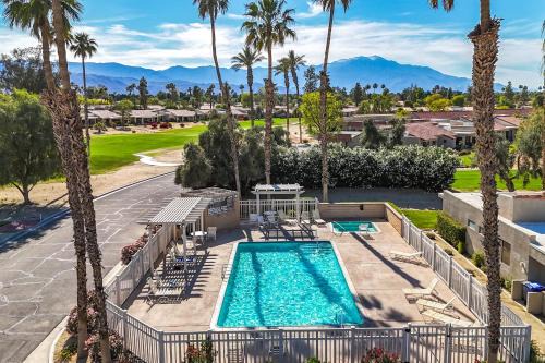 Palm Desert Apartamento | Games, Grill and Golf Course View Palm Desert Gem!