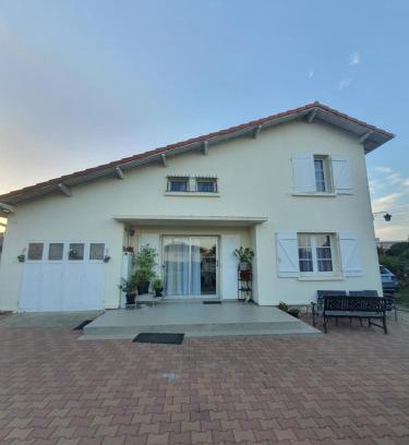 Saint-Pierre-du-Mont Villa | Ganea Emanuel