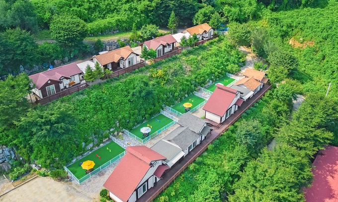 Deokhyeon Casa | Gapyeong sky pet Family Dogchae Pension