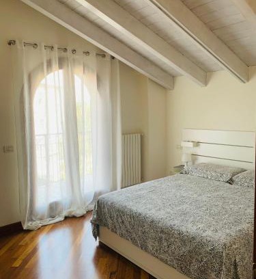 Rivoltella Apartamento | Garda Girasole trilocale a due passi dal lago con posto auto privato