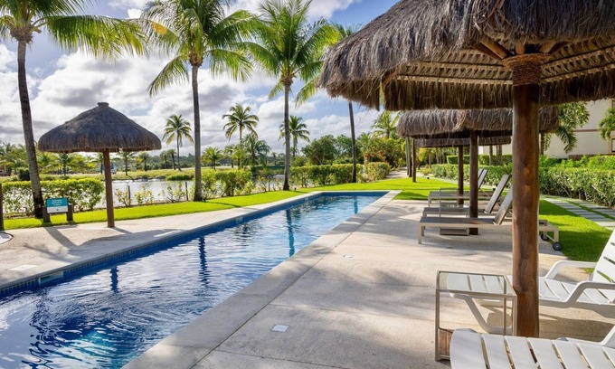 Praia do Forte Alquiler De RV | Garden Apartment in the Iberostar Complex. A Refuge in Praia do Forte