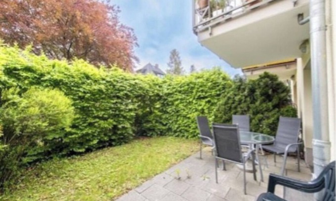 Am Waldfriedhof Condominio | Garden apartment near Westpark, excellent public transport connections.