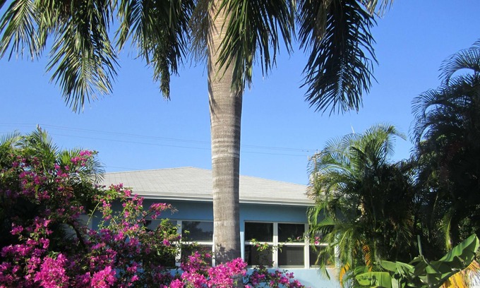Santa Barbara Estates Apartamento | Apartamento con jardín; Caminar a la playa; Fantástica ubicación
