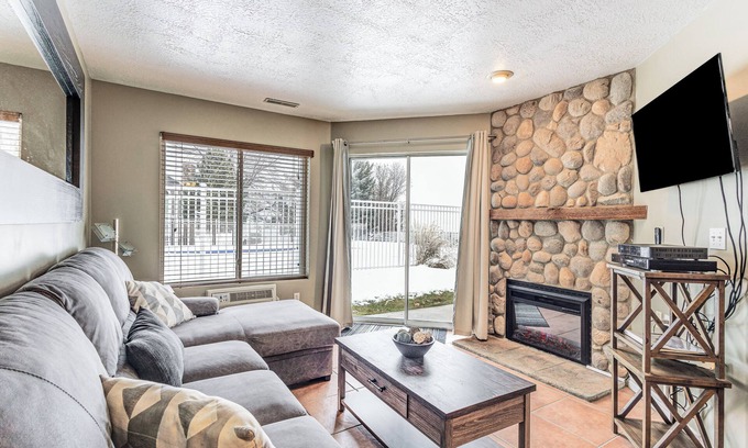 Harbor Village Condominio | Garden City Condo w/ Pool Access by Bear Lake!