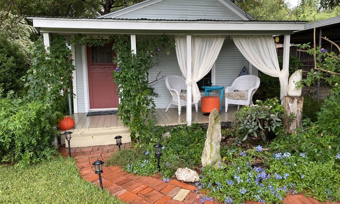 Oak Cliff Cabaña | Escapada romántica lejos de la multitud enloquecida y, sin embargo, tan cerca