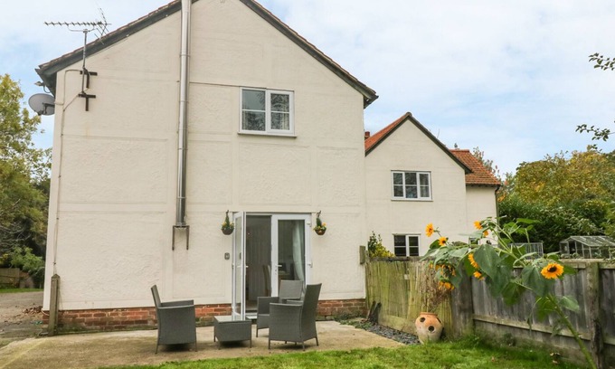 Halstead Cabaña | Garden Cottage - Pound Farm, GRAN YELDHAM