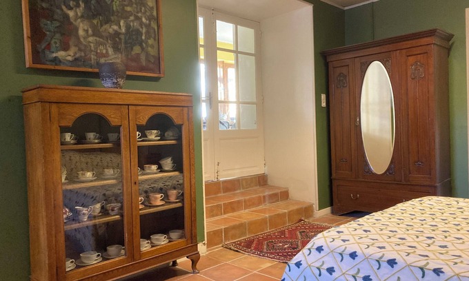 Gourdon Apartamento | Garden flat in Historic centre of French hill town with off street parking